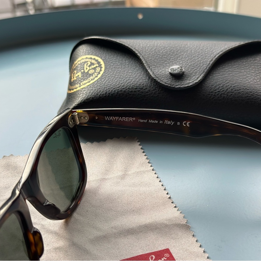 Ray-Ban Classic Wayfarer Tortoise Sunglasses - Picture 4 of 5